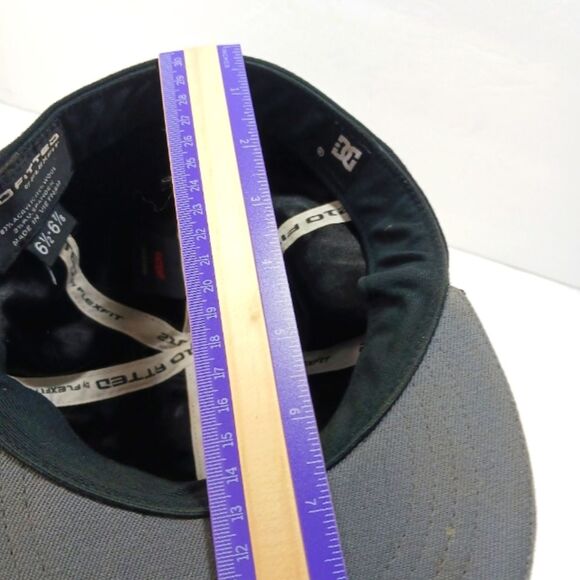 DC Shoes Flexfit Kids Skateboard Cap/Hat Fitted Size 6-6.5 Black/Grey Red Logo. - Picture 5 of 11